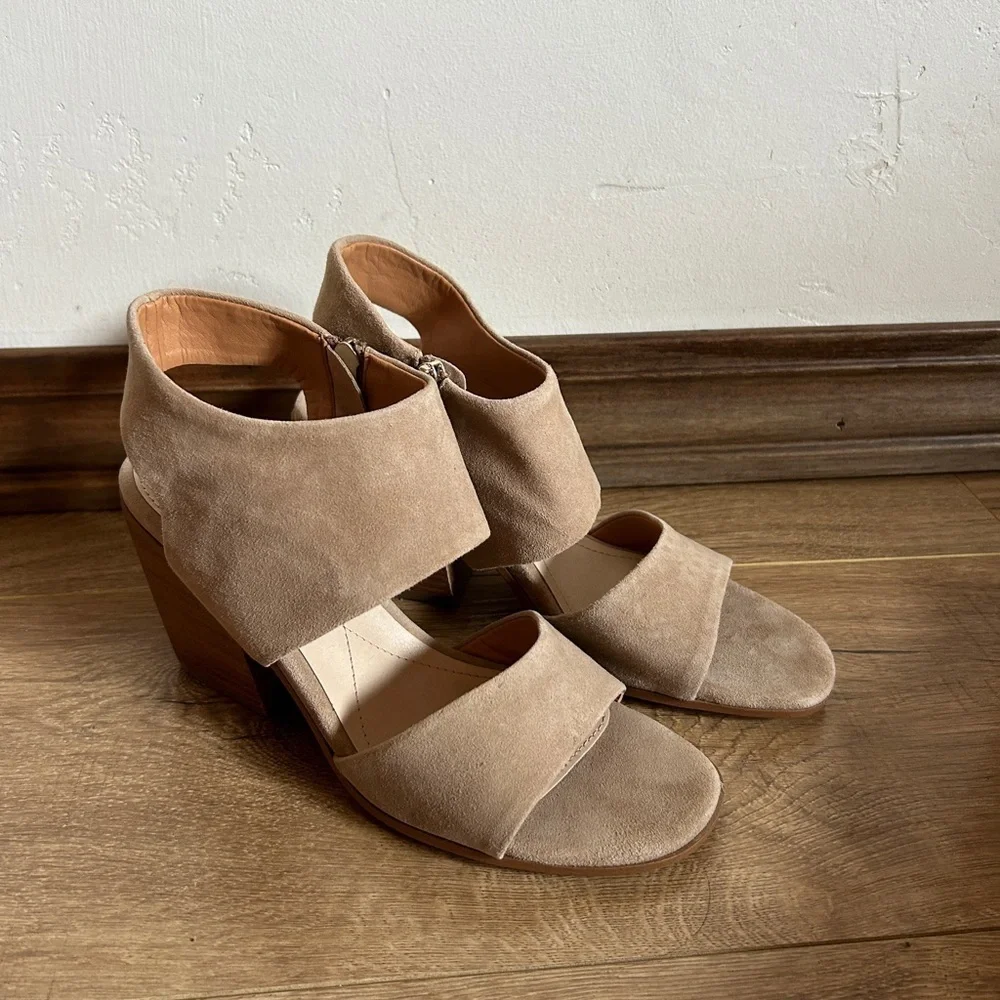 ISOLA Beige Suede Platform Heel Shoes